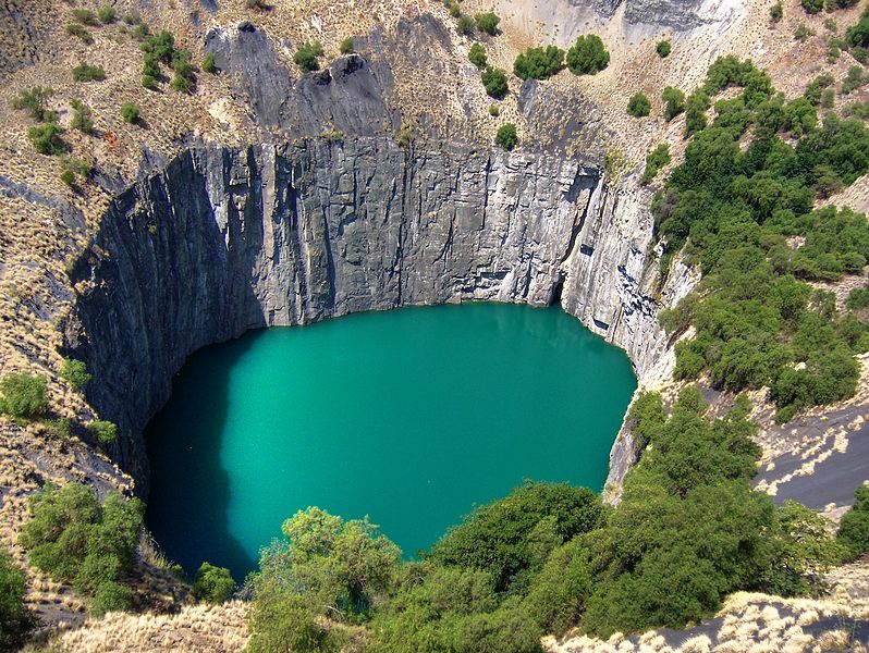 Kimberley or Big Hole Diamond Mine, South Africa. Image CC