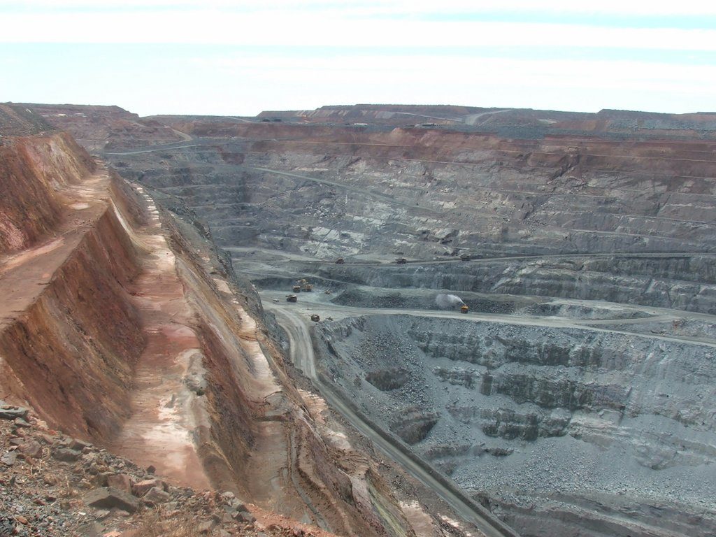 View of the Super Pit clearly showing the steeply dipping faults and also areas of historic underground mining