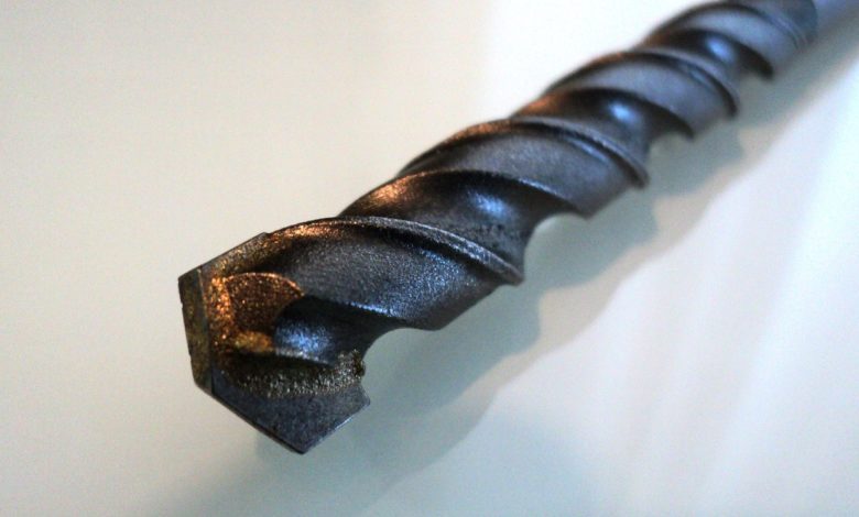 A tungsten carbide tipped drill bit used for drilling holes through bricks, tiles, and concrete.